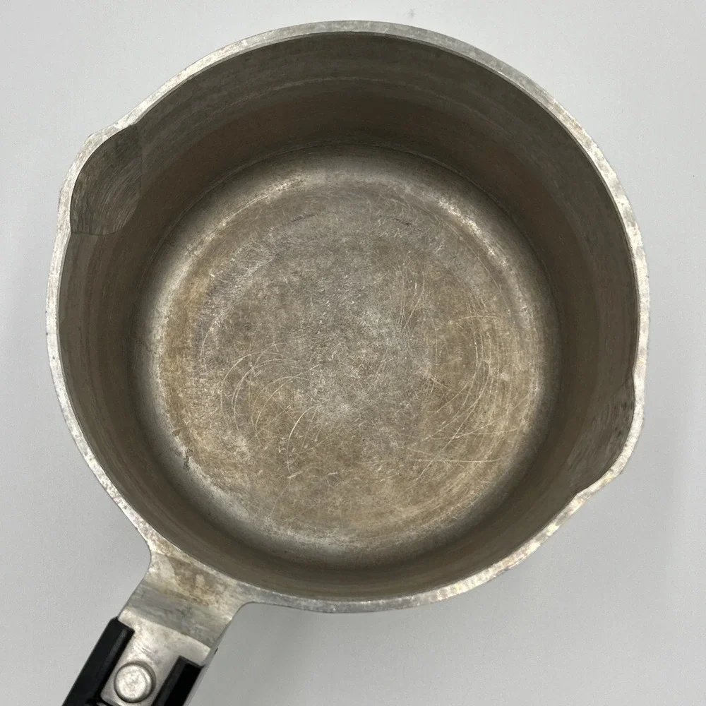 Vintage Magnalite Classic 2 Qt‎ Sauce Pan Double Spout With Lid 4682 Made In USA